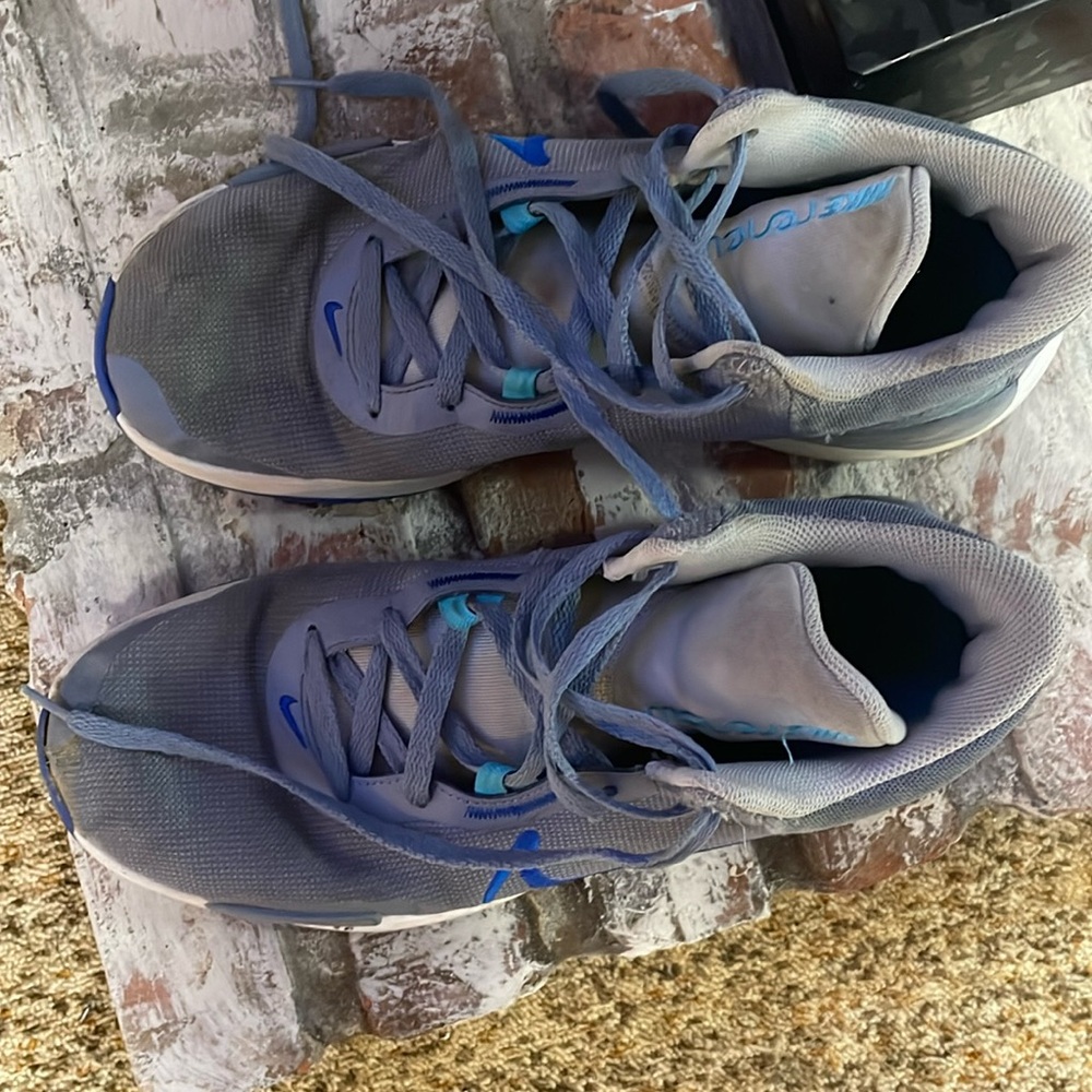 I don’t really where these shoes anymore so I’m trying to get rid of them:)
